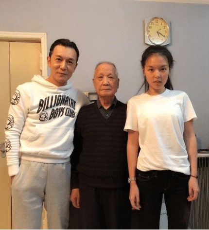 李咏|咏哥离开不到三年，父母不去扫墓，妻子甚至再遇良缘？