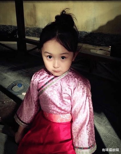 单志刚|2岁出道就年入百万的“小芈月”，因漂亮被禁止整容，今变成这般