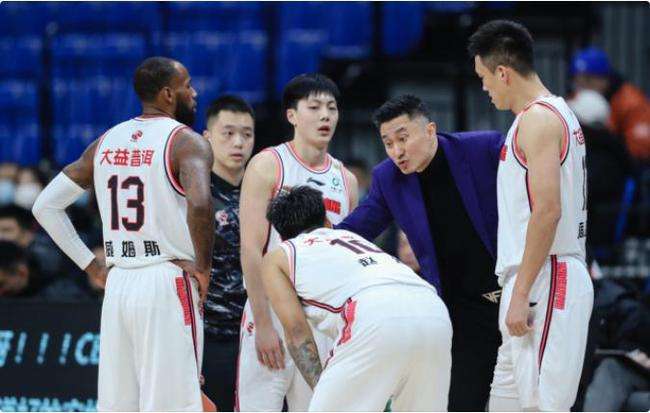 广东男篮|杜锋意外惊喜，新华社点名宏远队获嘉奖，CBA第12冠全面提速