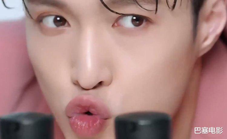 星光大道|这都什么跟什么？丑得千奇百怪！男明星抢女性用品代言，都住手吧