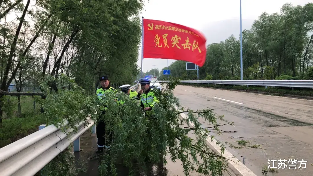 江苏警方 灾情就是命令！江苏警方迅速投入抢险救灾全力守护人民群众生命财产安全