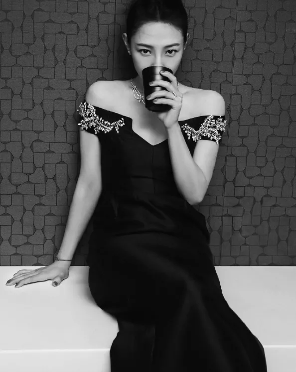 佟丽娅|不得不怀疑，她又怀孕了？