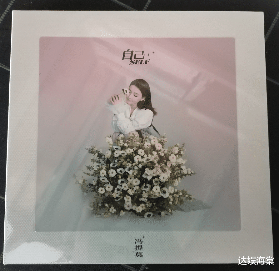 冯提莫|冯提莫更新动态，陪朋友二刷环球影城，和网友互动透露下一步日程