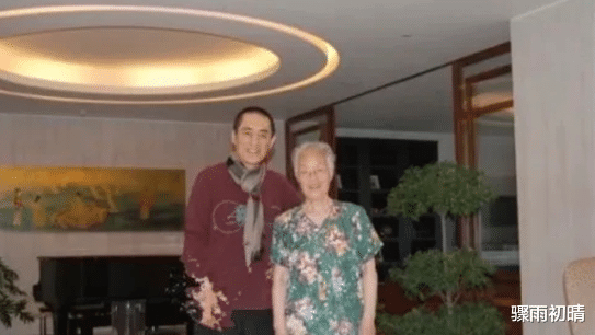 张艺谋|真是怪了！张艺谋愿意交将近上千万超生罚款，却不顾老母亲和亲弟弟