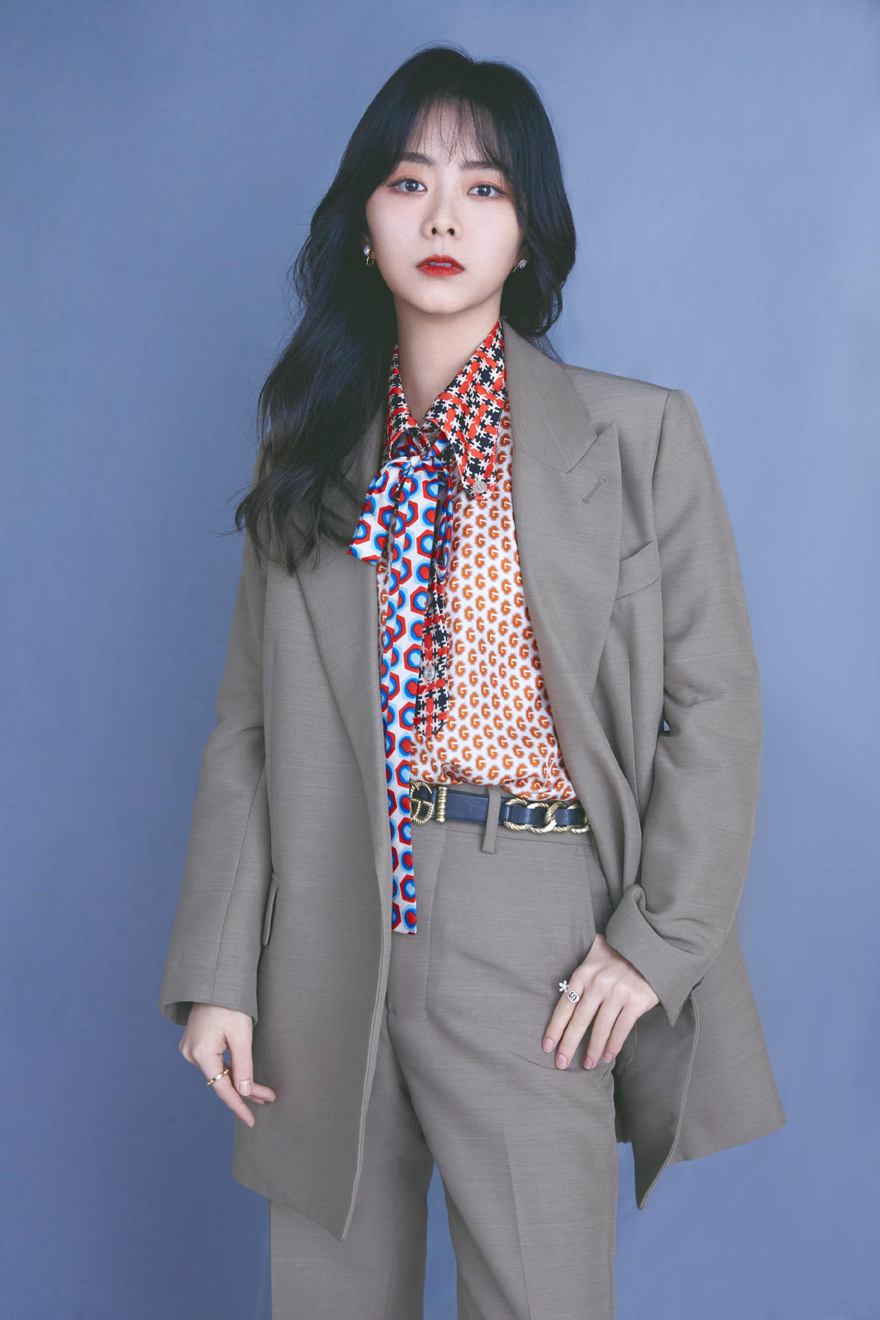 美国队|小个子谭松韵气场全开，西装套装打造霸气一面，职场风造型更利落