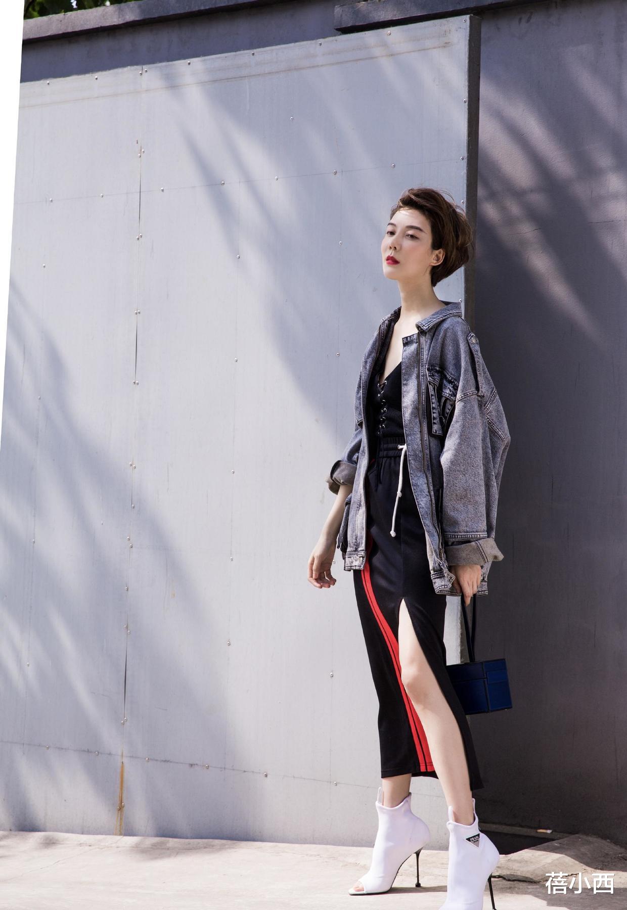 蓓小西|真是被车晓美到了，虽不丰满，但将深V裙穿出不同魅力，气质惊艳