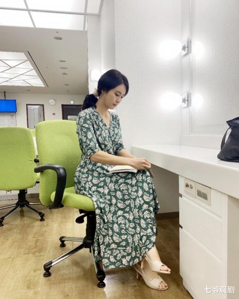 崔贞允|财阀家的儿媳辛苦出演晨间剧，抱怨老公不育儿，跑去考证要自立？