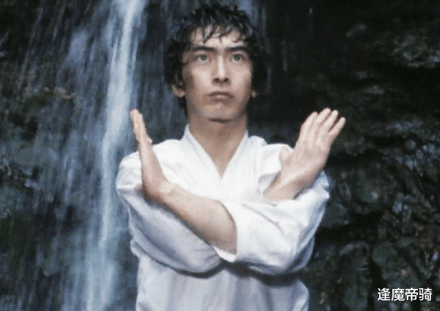 漫画家|奥特曼来地球的原因不单一，虽都是打怪兽，“各有各的肚皮疼”