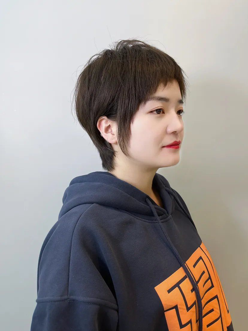 短发 发型无论怎么剪，短发还是我最爱，利落时尚很百变