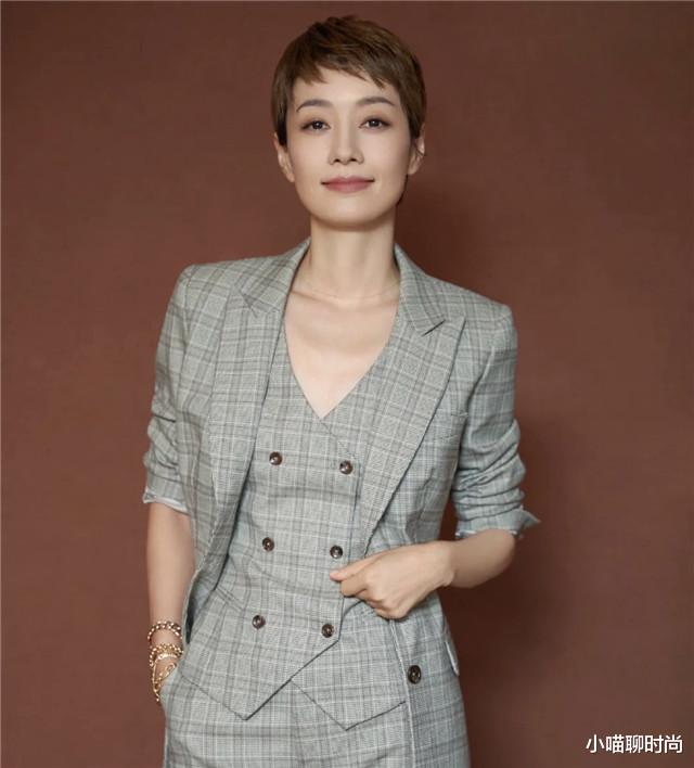 发型|40岁女人尽量别留长发、烫小卷，今年这4种发型正火，减龄特洋气