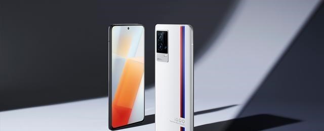 小米科技|iQOO 9 Pro携5400mAh电池回归，全新“独显芯片”，5年不卡