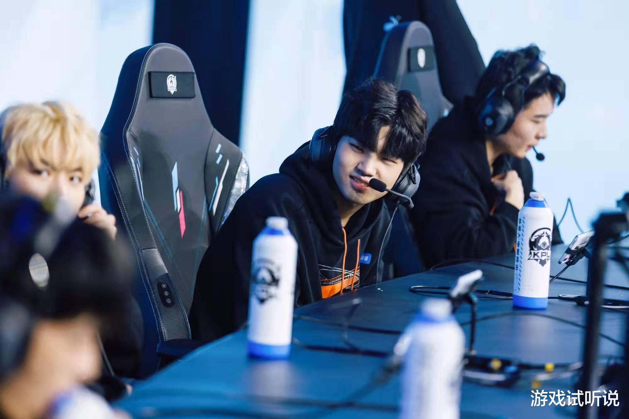 教练|kear赛后采访:希望大家适度玩“梗”,输给eStar后3天吃不下东西