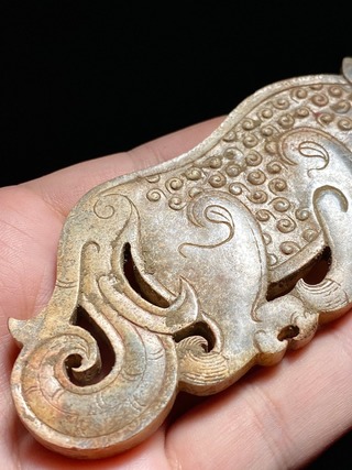 |汉 和田玉受沁 瑞兽 玉珮