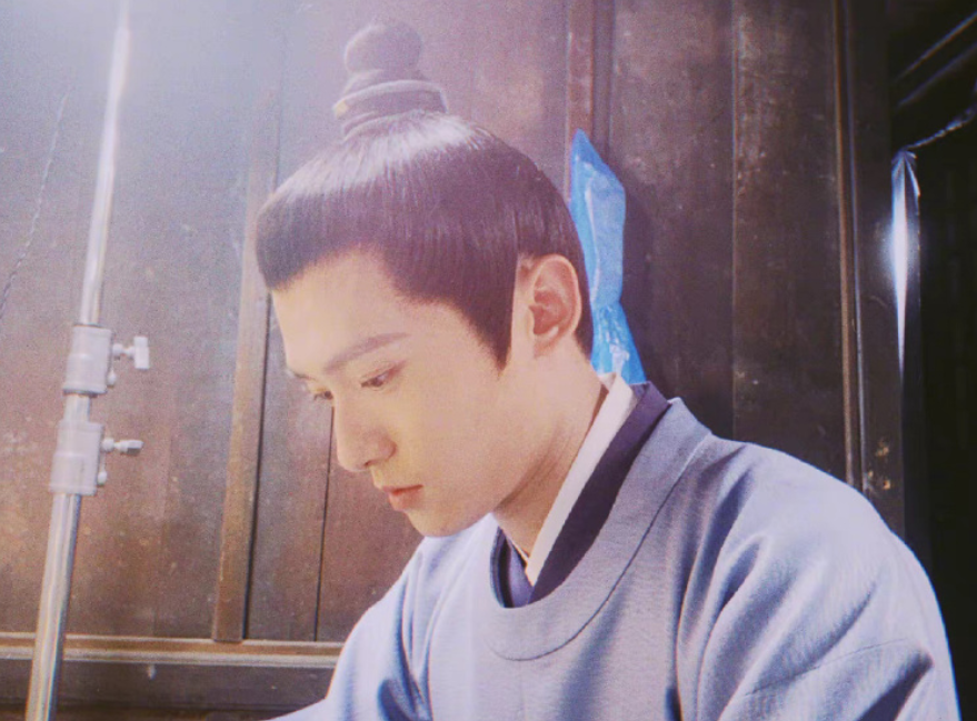 张含韵|《屠户家的小娘子》在拍，张含韵扮相又美又娇，男主意外成焦点