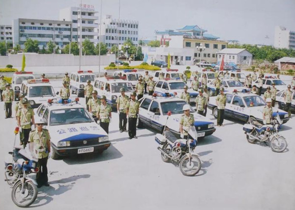 情趣奇闻|高盛龙犯罪记:一个个抢夺的身份,穿梭在各地的黑影