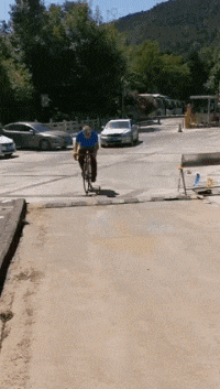 |“新同事每天都来办公室请教问题，她是看上我了吗？”哈哈多明显啊