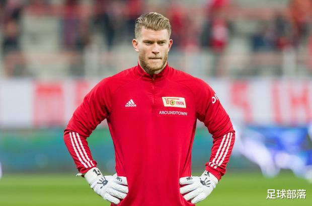 卡里乌斯|球场情场皆失意！利物浦门将与模特女友分手 拥吻神秘女子疗伤(图)