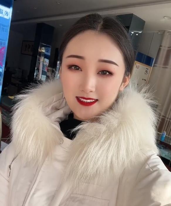 陈亚男|陈亚男离婚4天后，开账号重新开始？网友：真丢人，停止小动作吧