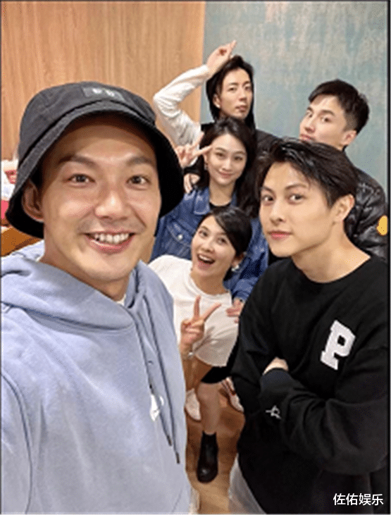 官宣|知名男星晒照官宣妻子怀二胎，他曾风靡全球，江宏杰等人送祝福