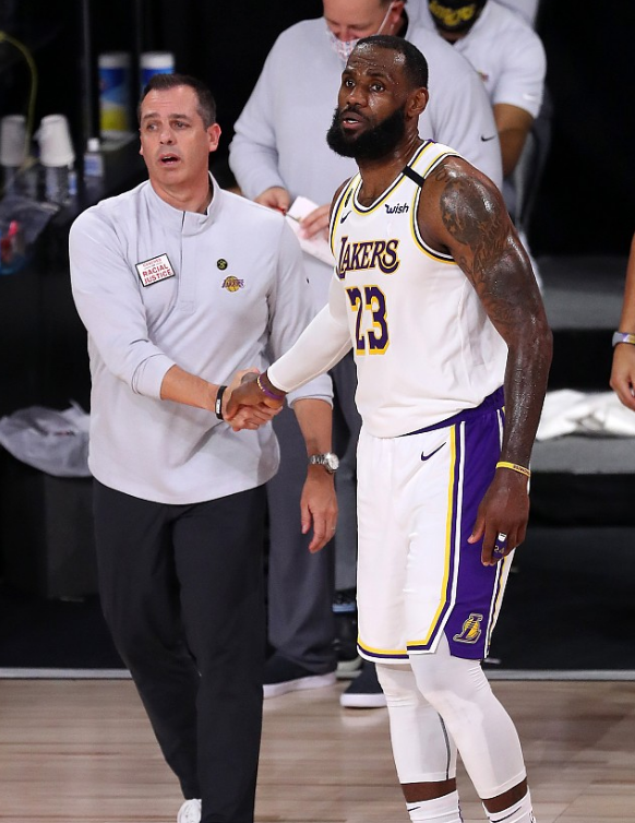 湖人队|浓眉伤病更新！施罗德完美融入，湖人终于熬过来了