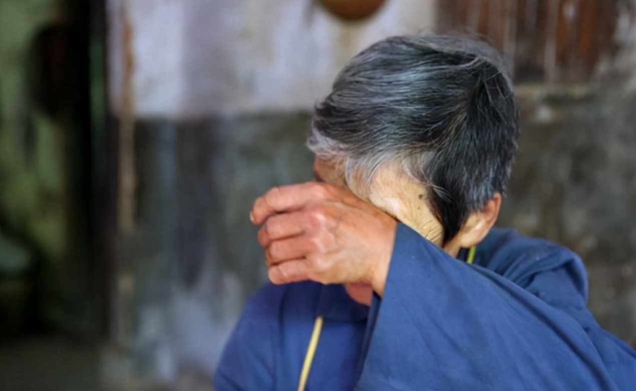 蝉鸣初夏 68岁大妈：半辈子追生儿子，靠女儿养老，儿子成为女儿的麻烦！