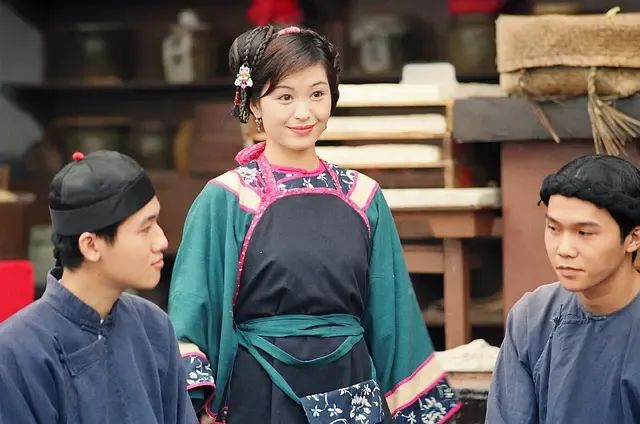 抗癌|伍咏薇：21岁结婚13天丧夫，媚到骨子里的她，到底有多惊艳！