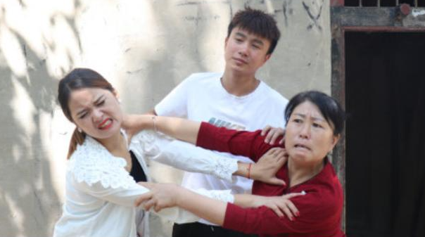 小怪兽情感|57岁张阿姨哭诉:婆婆拿我陪嫁的金镯子,给小姑子做嫁妆