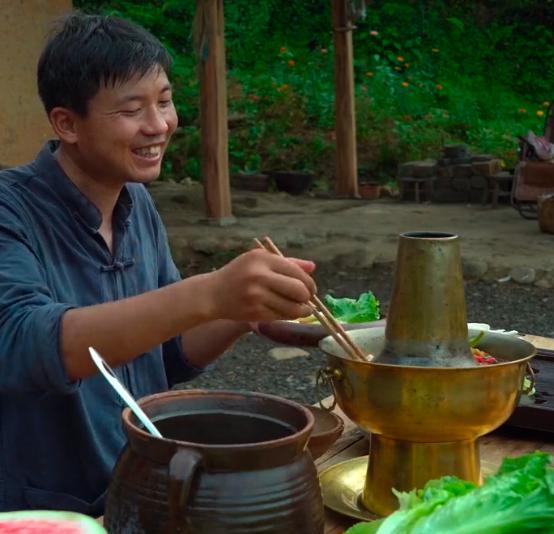 刘诗诗|男版“李子柒”彭传明，坐拥706W粉，不直播不带货，他凭啥这么火