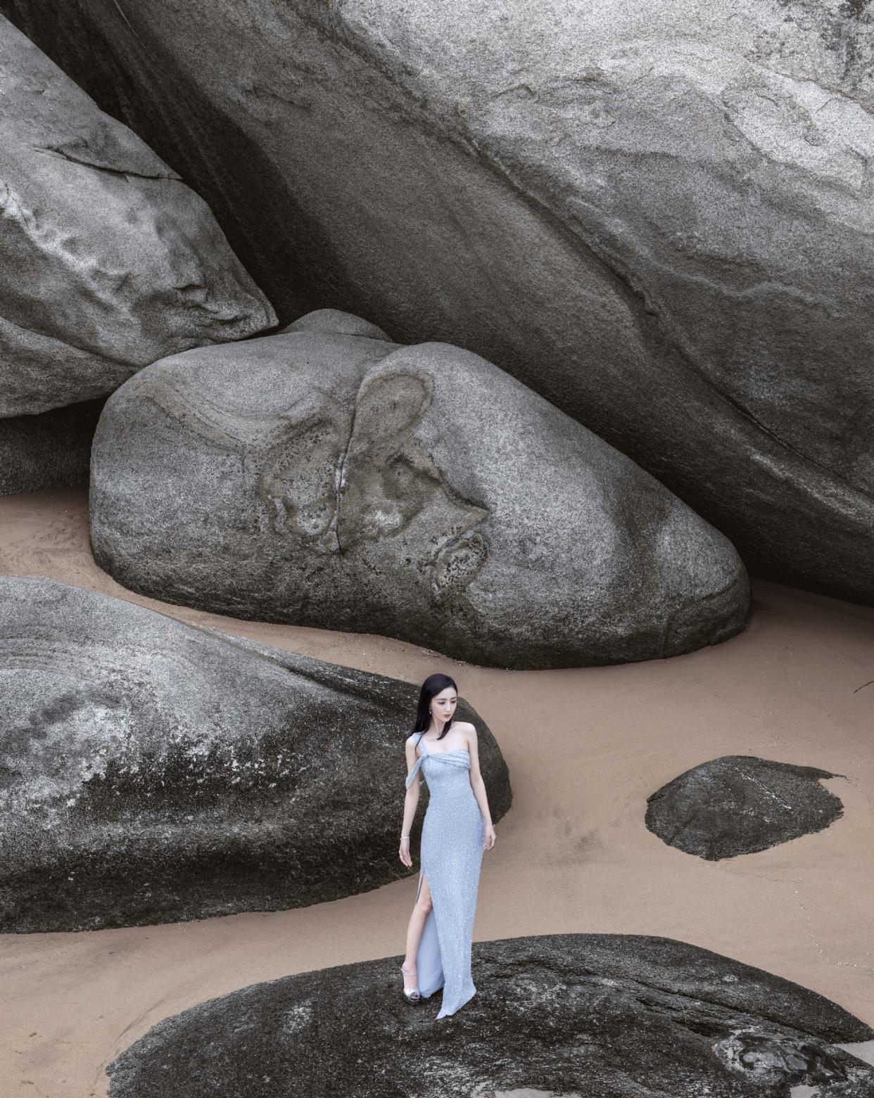 张天爱|佟丽娅海边大片，空灵缥缈，又美又仙