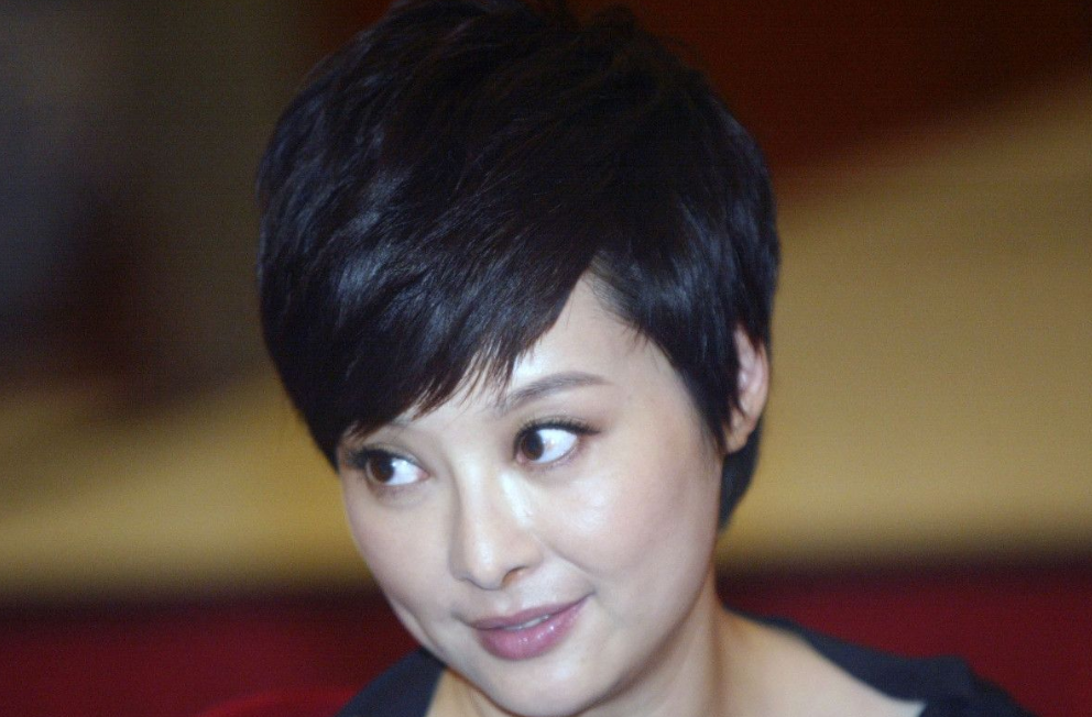 袁立|袁立和斯琴高娃的恩怨，竟意外牵出章子怡丑闻，李冰冰也难逃一劫