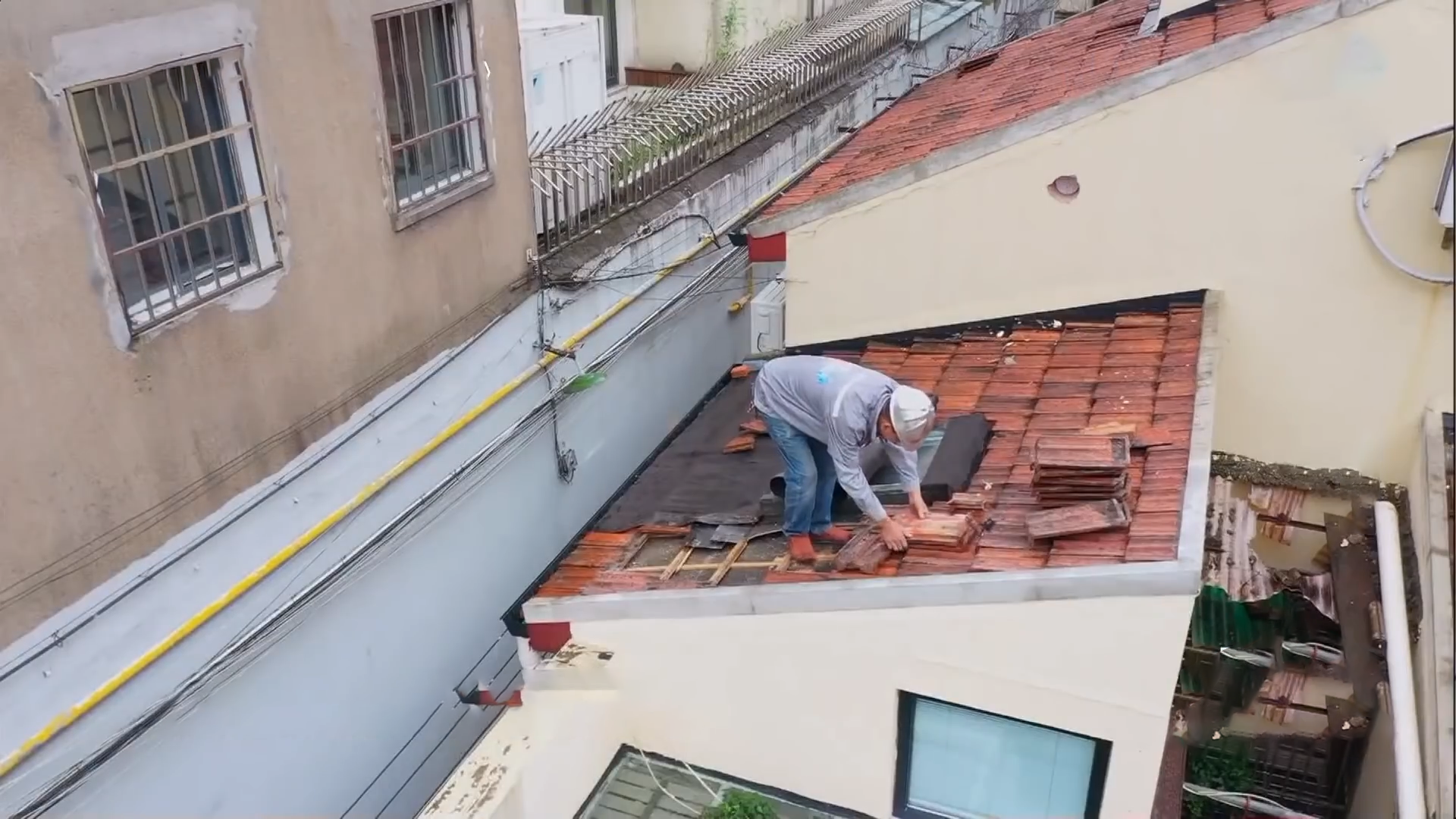 11㎡蜗居做婚房，因床太小，情侣无法玩翻身抱，未婚妻气到想悔婚