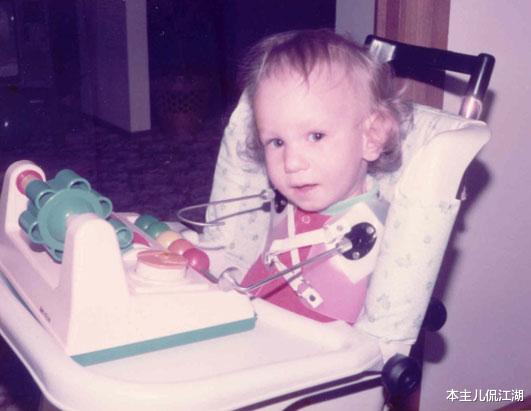 尼克·胡哲|尼克·胡哲：天生没手没脚，30岁娶小6岁娇妻，35岁生4胎