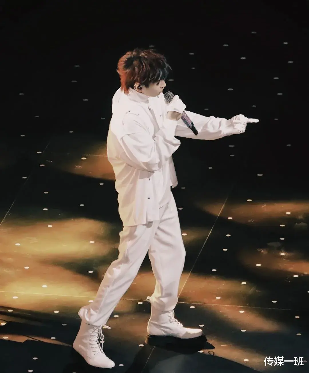 明星|晚会女星造型比美：关晓彤宋雨琦显壮实，欧阳娜娜毛衣造型略臃肿