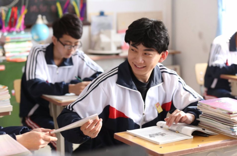 急诊室老苗|高铁上“颜控儿子”狂撩小姐姐,宝爸无奈:当我不存在?