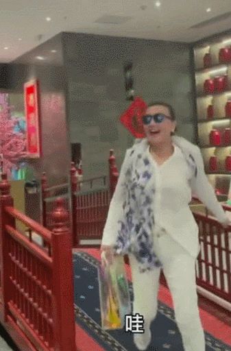 张兰|63岁的张兰：靠2万美金起家，得过选美冠军，比大S更懂娱乐圈