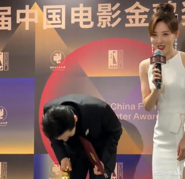 张子枫|她不红谁红,金鸡颁奖嘉宾都呆了!一个细节尽显谦卑有礼