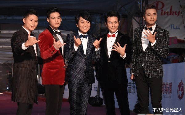 北京欢迎你|《北京欢迎你》群星现状：庞龙过气，两个组合解散，三位自毁前程