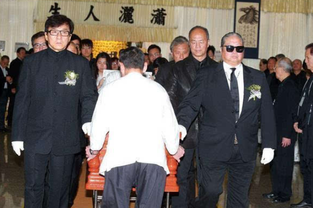 周星驰|为达叔扶灵，或是周星驰挽回人设的最后稻草！