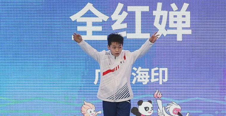 行星秘闻|全红婵老家放一卡车鞭炮，等英雄凯旋！父母翘首以盼，分别太久