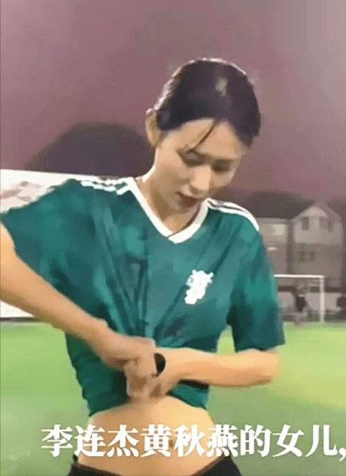 李连杰|“最像李连杰的女儿”李苔蜜：2岁成留守儿童，今32岁依旧未婚？