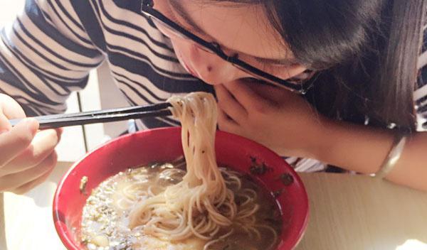 节食减肥|吃太多，会不会把胃部撑大？节食会让胃越来越小？告诉你答案