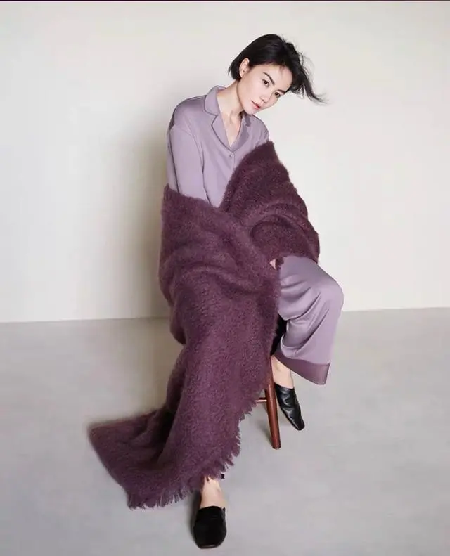 王菲|51岁王菲久违露面！一身黑衣配利落短发尽显中性美，比谢霆锋还帅