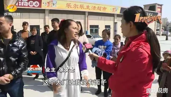 长沙一小区提前收房,门却像菜园子业主很不满意,我们都是老板
