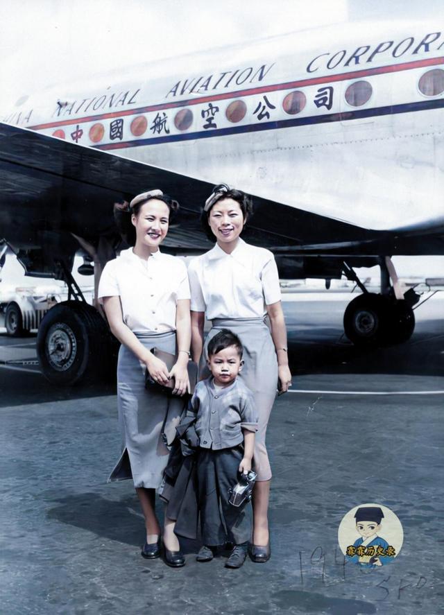 飞机|上世纪40年代空姐的高清旧影，了解空中小姐的最早起源