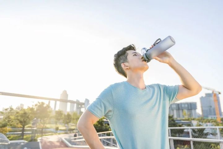 汉方医典通|一口热水喝掉五千多块?喝水的正确打开方式了解一下!