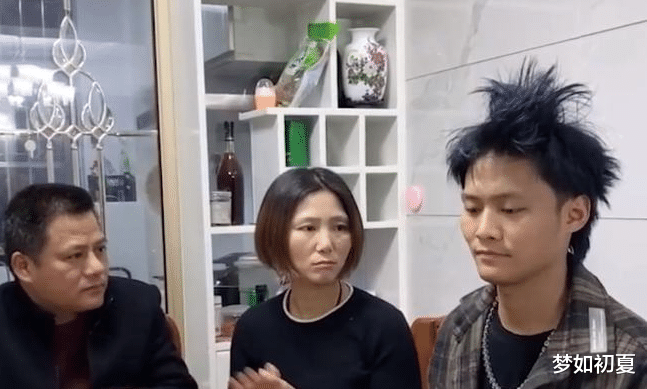 疯狂|“网瘾少年”疯狂小杨哥，每天上网却年收过亿，真实身份不一般