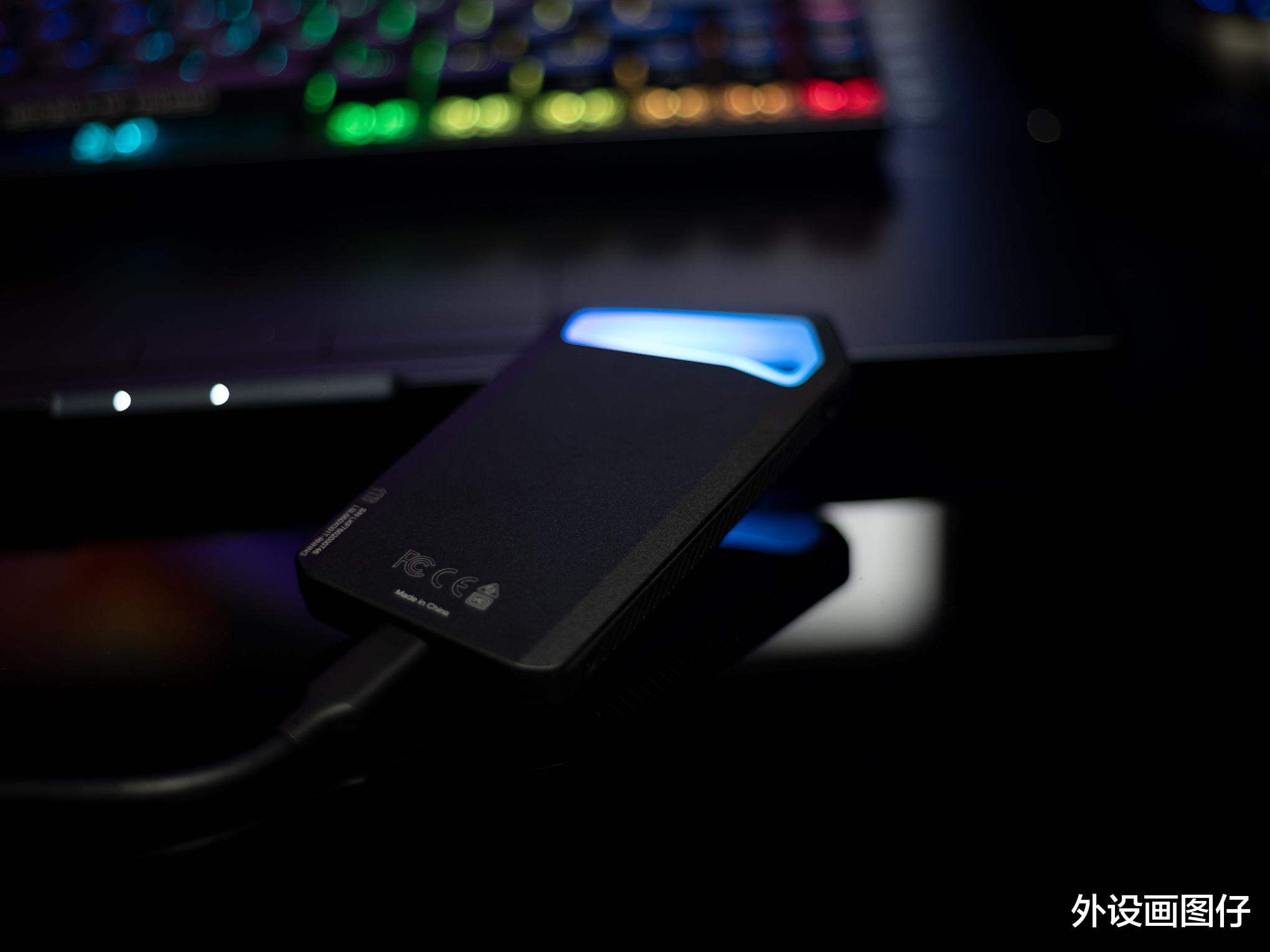 |移动固态硬盘也有rgb？雷克沙光速玩家游戏PSSD体验