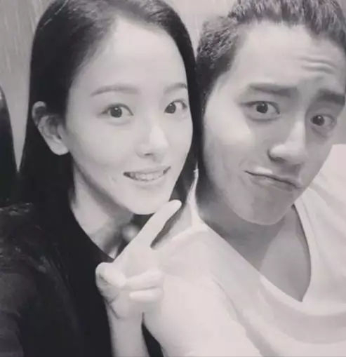 王大陆|王大陆恋情曝光，蔡卓宜坐王大陆大腿，网友：花花公子