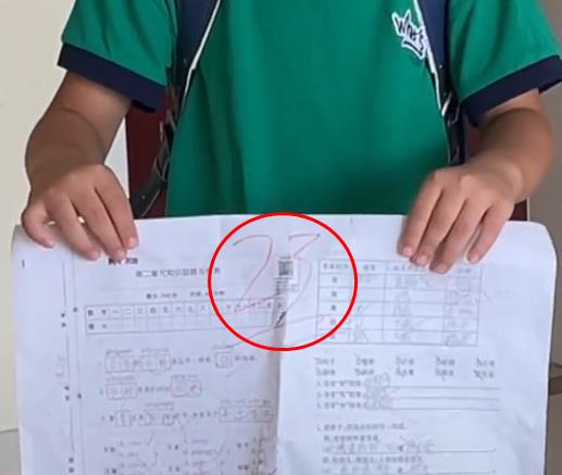 欣妈育儿经|孩子考试不及格,该鼓励还是打击?看这位爸爸是怎么做的!