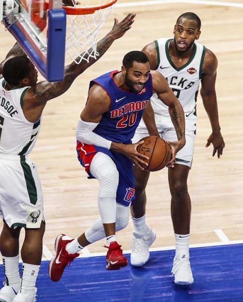 篮网队|5换2！送走库兹马！湖人活塞或交易！詹眉有望迎32+14锋线好帮手